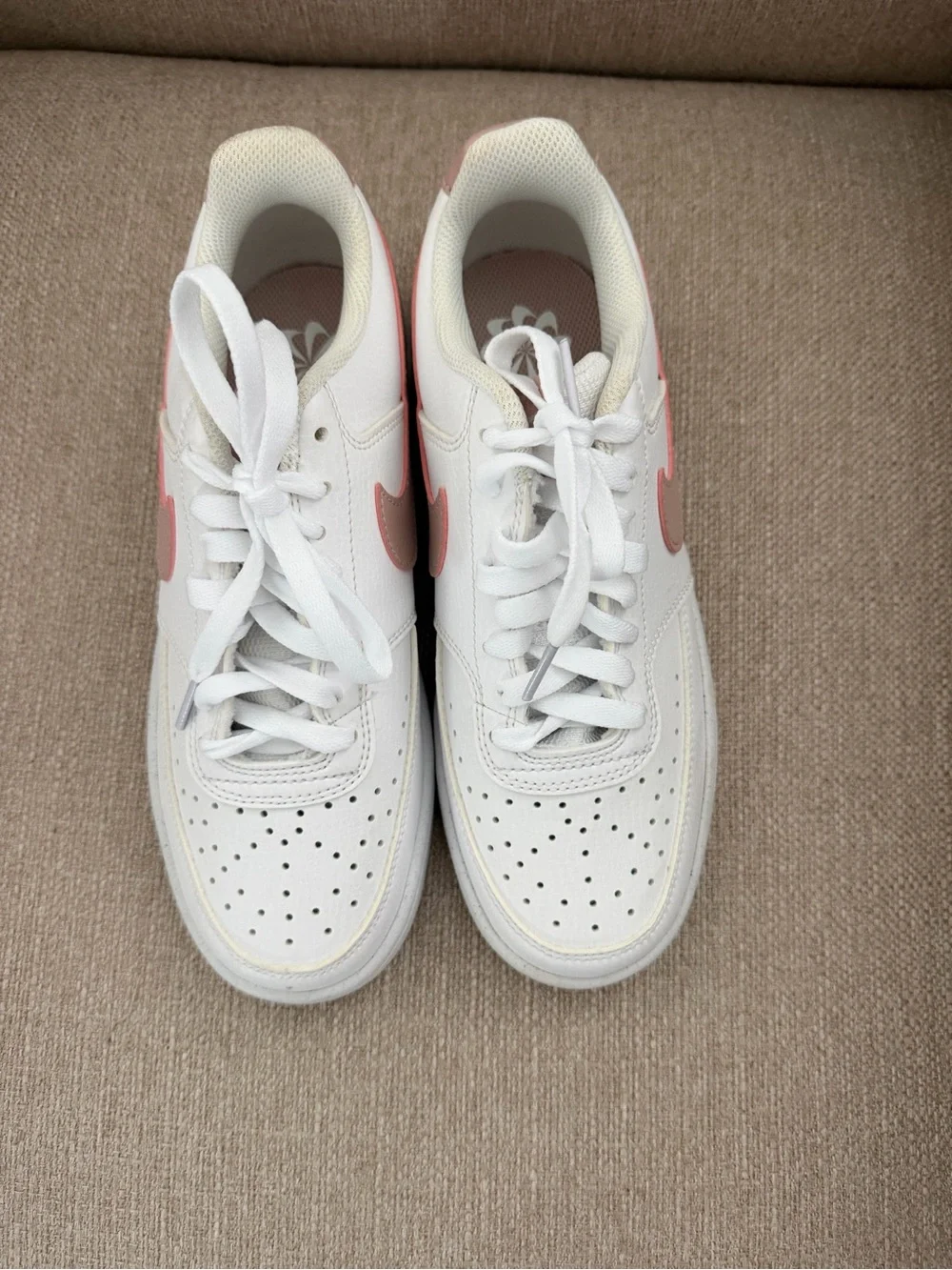 Nike White Sneakers with Light Pink Logo Tongue